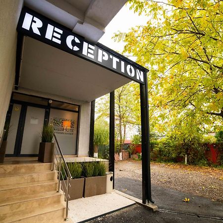 אפרטהוטל אוטופן Bucharest Airport Accomodation מראה חיצוני תמונה