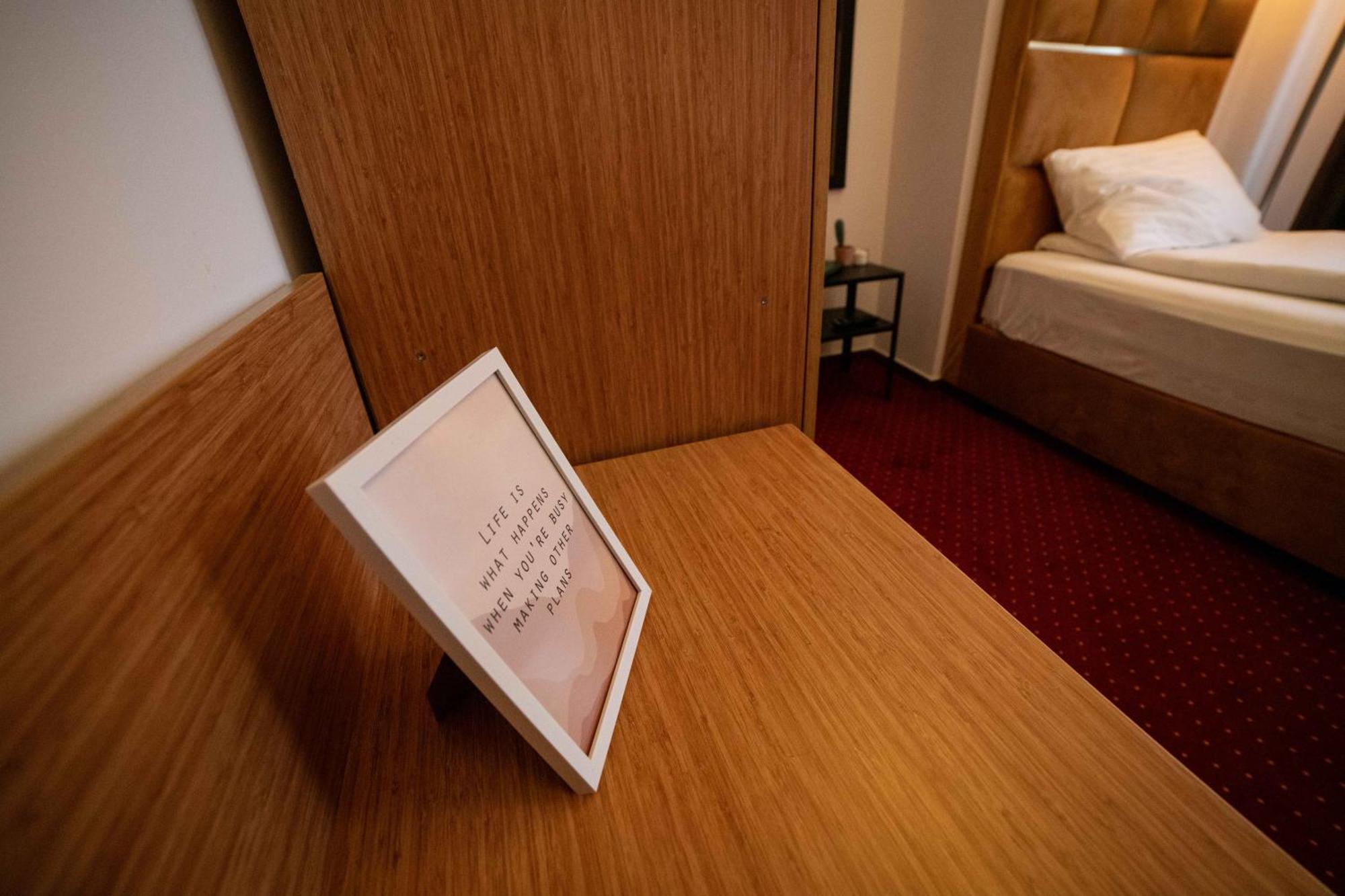 אפרטהוטל אוטופן Bucharest Airport Accomodation מראה חיצוני תמונה