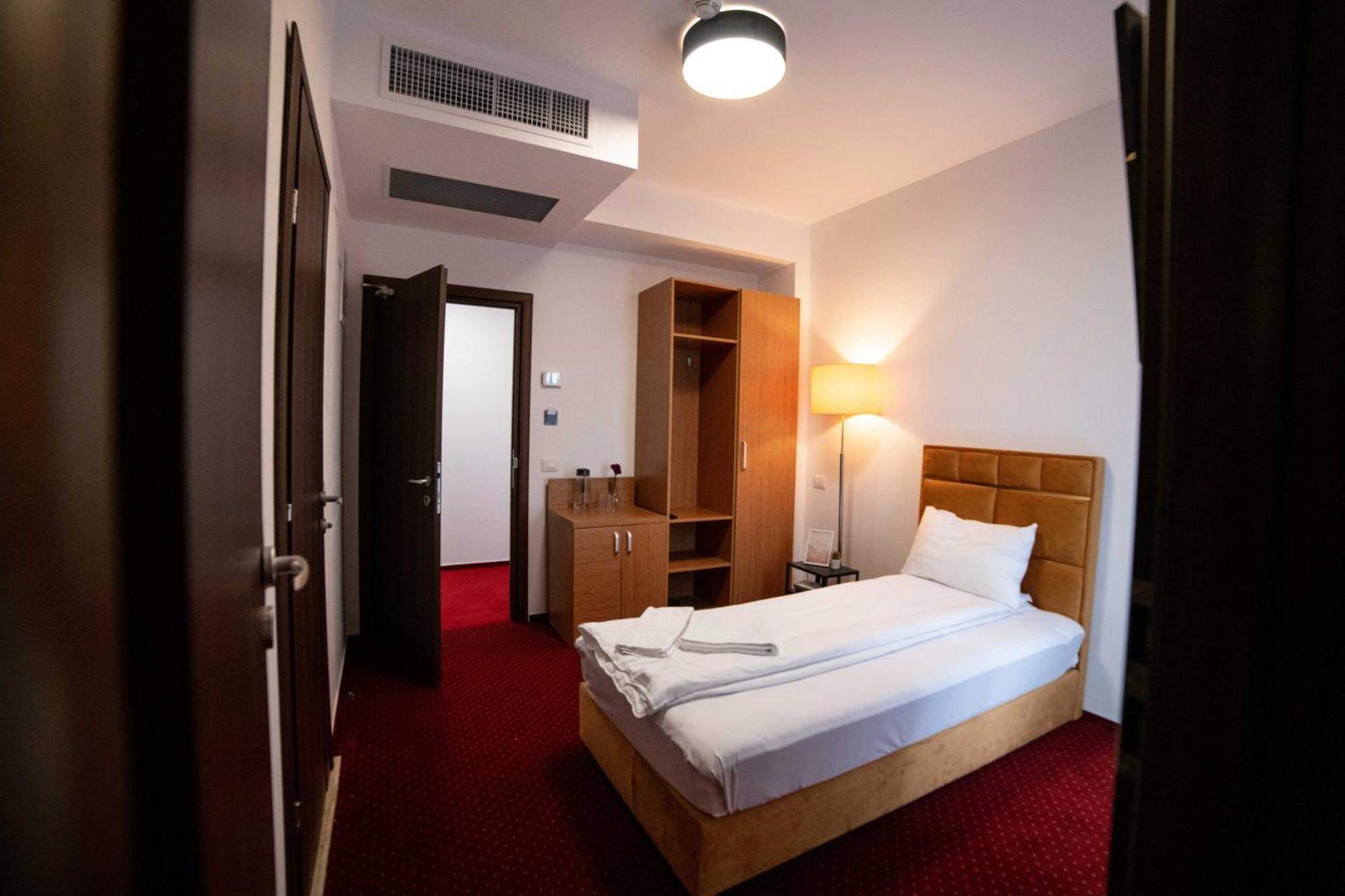אפרטהוטל אוטופן Bucharest Airport Accomodation מראה חיצוני תמונה