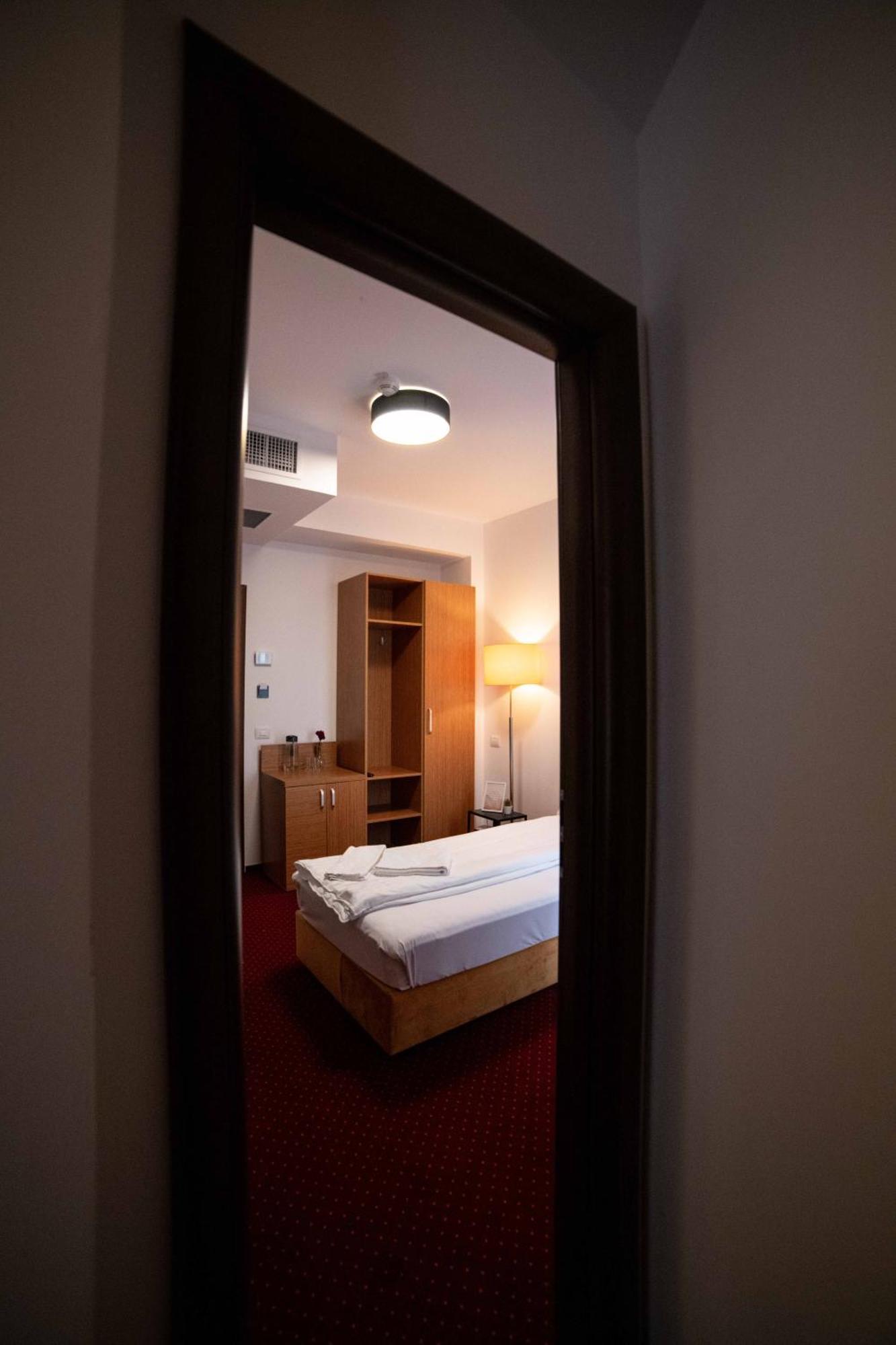 אפרטהוטל אוטופן Bucharest Airport Accomodation מראה חיצוני תמונה