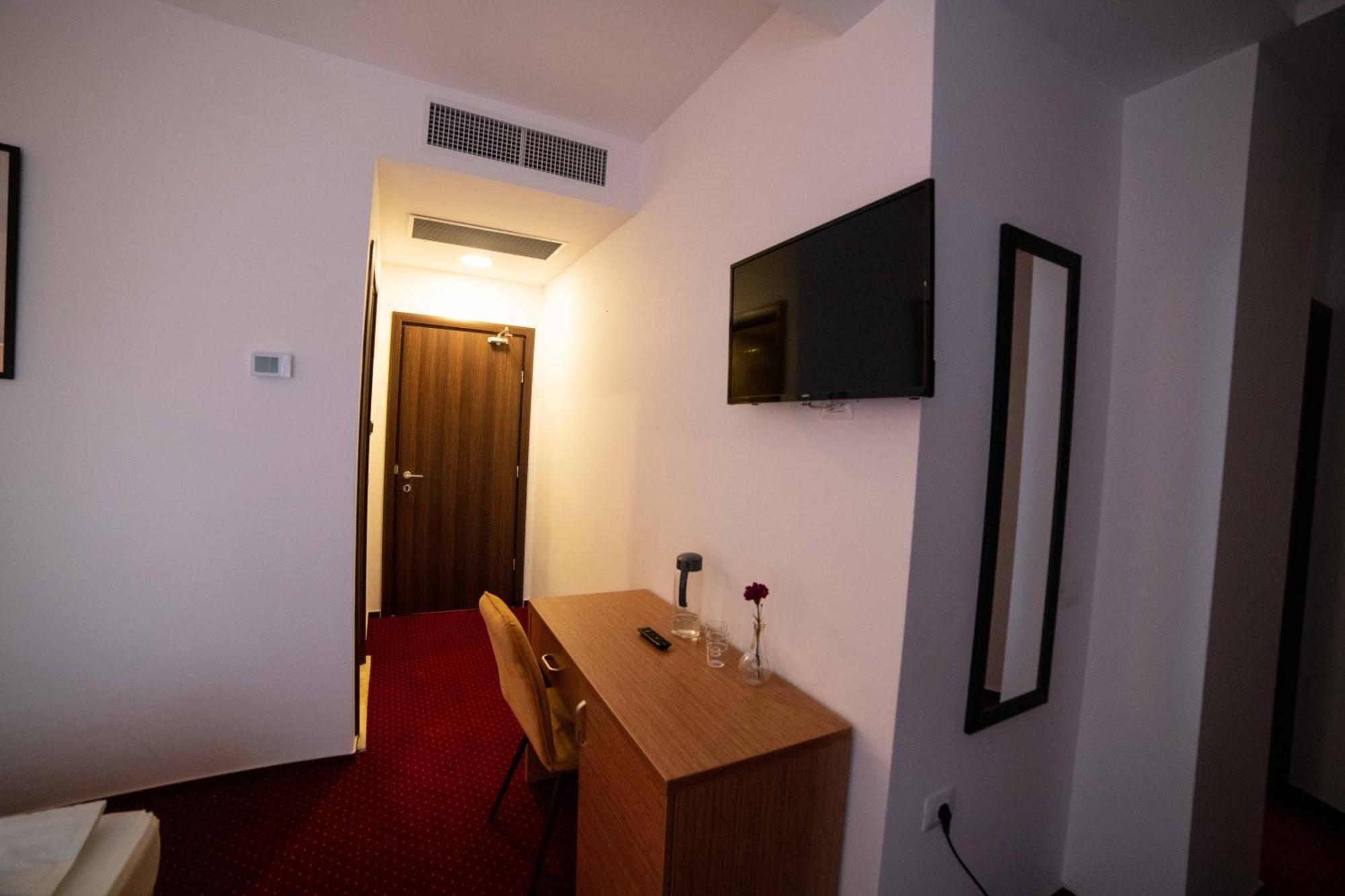אפרטהוטל אוטופן Bucharest Airport Accomodation מראה חיצוני תמונה