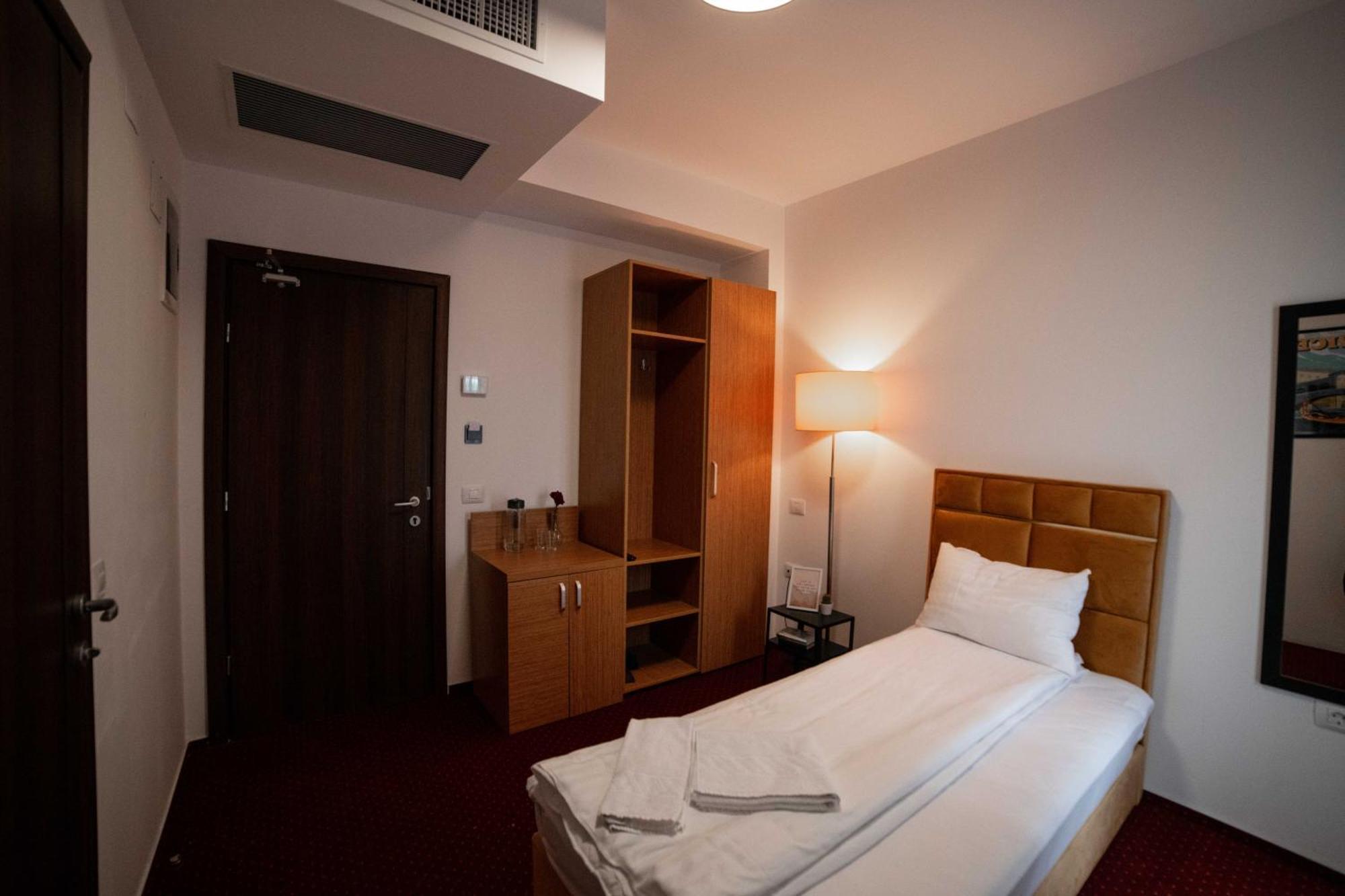 אפרטהוטל אוטופן Bucharest Airport Accomodation מראה חיצוני תמונה